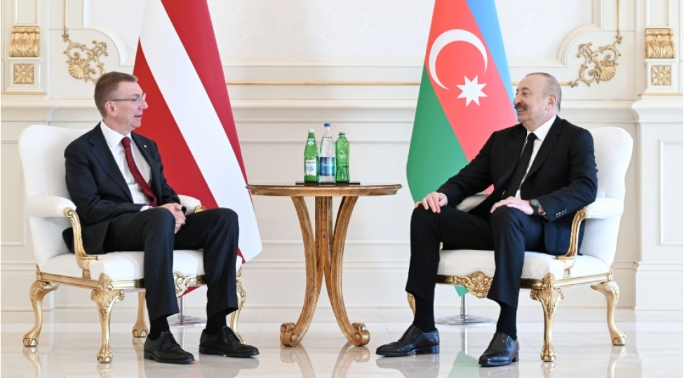 azerbaycan-prezidenti-ilham-eliyev-ve-latviya-prezidenti-edqars-rinkevichs-metbuata-beyanatlarla-chixish-edirler