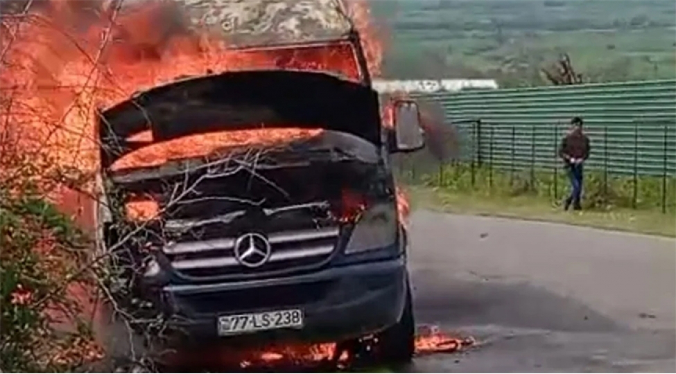 shekide-yuk-avtomobili-yanib