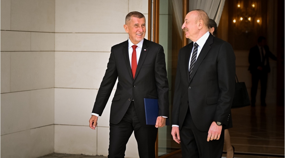 prezident-ilham-eliyevin-sosial-media-hesablarinda-chexiyanin-bash-nazirinin-olkemize-seferi-ile-bagli-videocharx-paylashilib