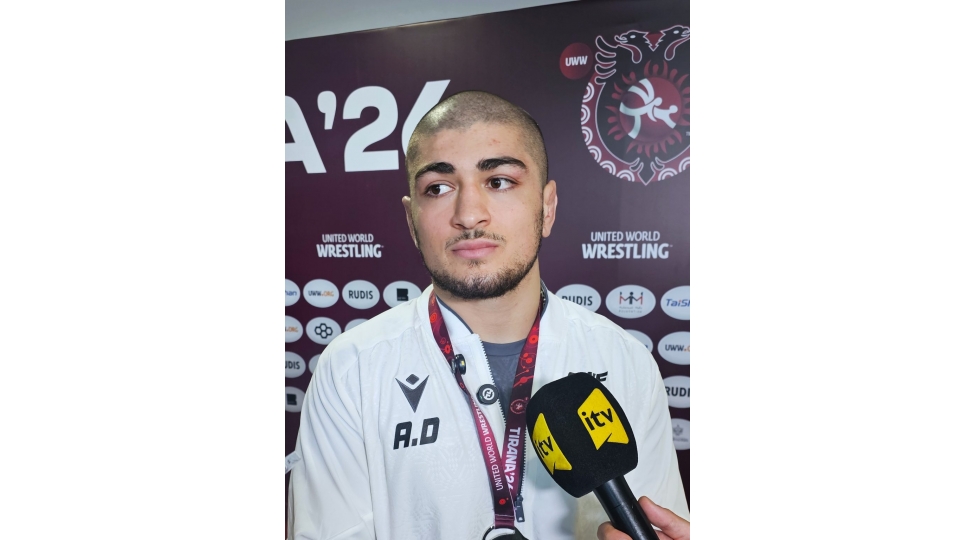 arseniy-djioyev-bu-medalin-eyarini-qizila-chevirecem