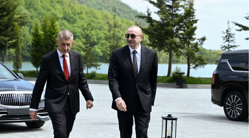 qebelede-prezident-ilham-eliyevin-adindan-chexiyanin-bash-nazirinin-sherefine-resmi-lanch-verilib-foto