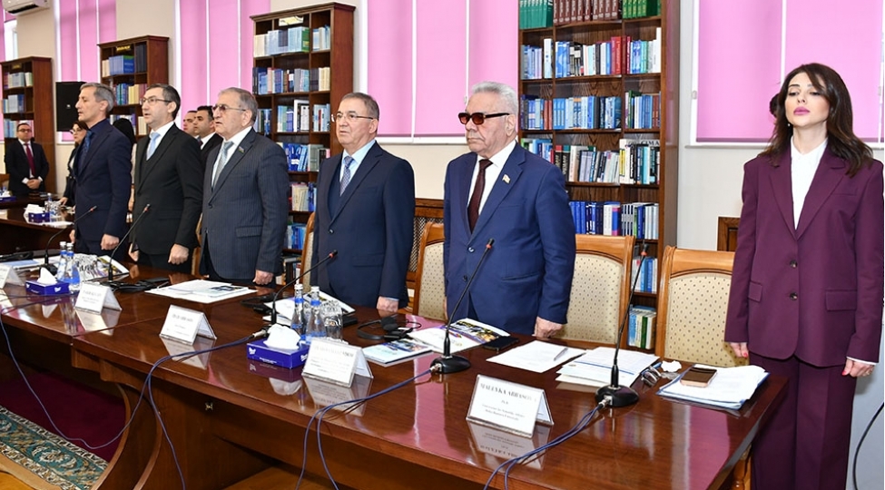 baki-biznes-universitetinde-ulu-onder-heyder-eliyevin-anadan-olmasinin-103-cu-ildonumune-hesr-olunmush-beynelxalq-elmi-praktiki-konfrans-kechirilib