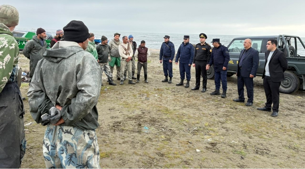 baliqchiliq-ve-akvakultura-merkezinin-emekdashlari-muxtelif-bolgelerde-baliqchilarla-maariflendirici-gorushler-kechiribler