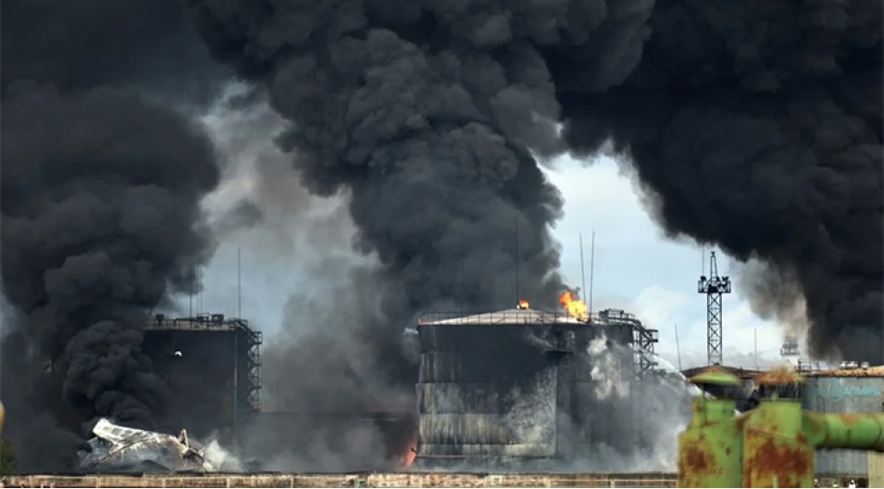 ukrayna-kacha-aerodromuna-ve-simferopoldaki-neft-bazasina-zerbe-endirib