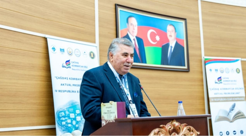 nadir-memmedli-dovlet-dili-strategiyasina-elmin-desteyi-movzusunda-meruze-ile-chixish-edib