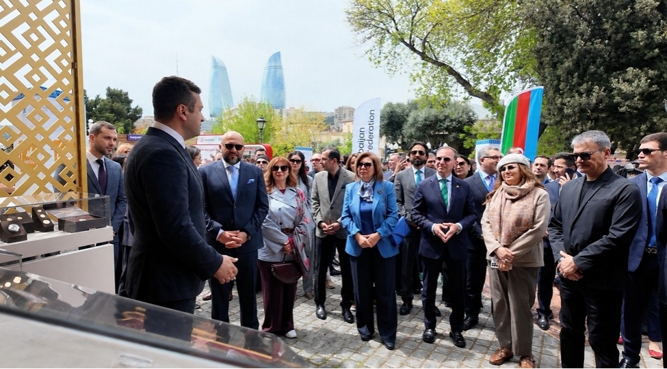 azergoldun-qizil-ve-gumush-mehsullari-beynelxalq-xalcha-festivalinda-numayish-olunub