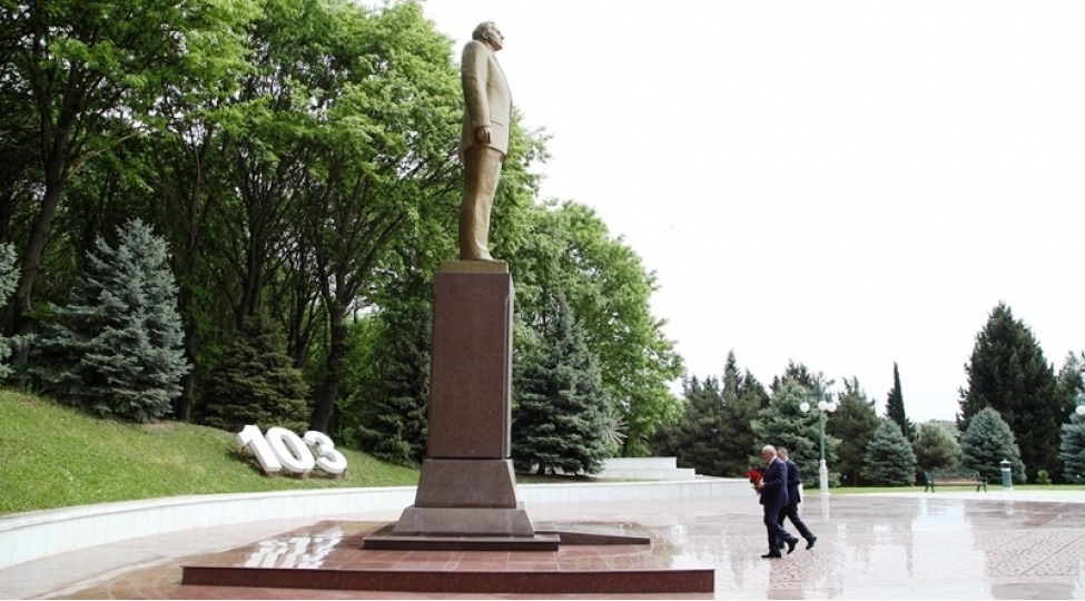 tovuzda-ulu-onder-heyder-eliyevin-anadan-olmasinin-103-cu-ildonumu-qeyd-edilib