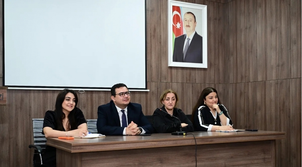 heyder-eliyev-merkezlerinin-fealiyyetine-hesr-olunan-mushavire-kechirilib