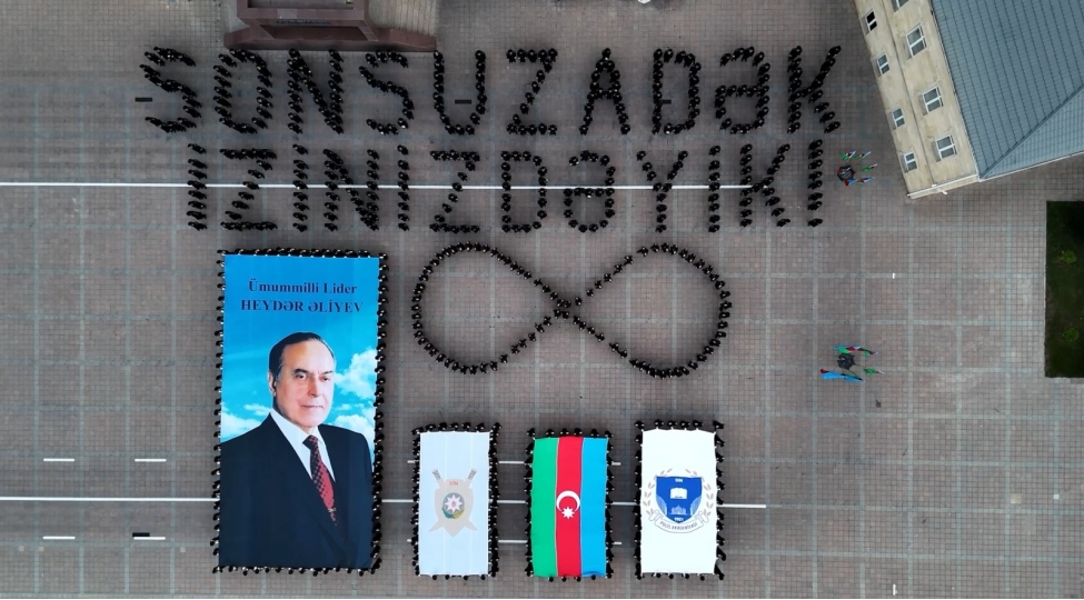 polis-kursantlarindan-ulu-onderin-anadan-olmasinin-103-illiyine-hesr-olunmush-fleshmob-video