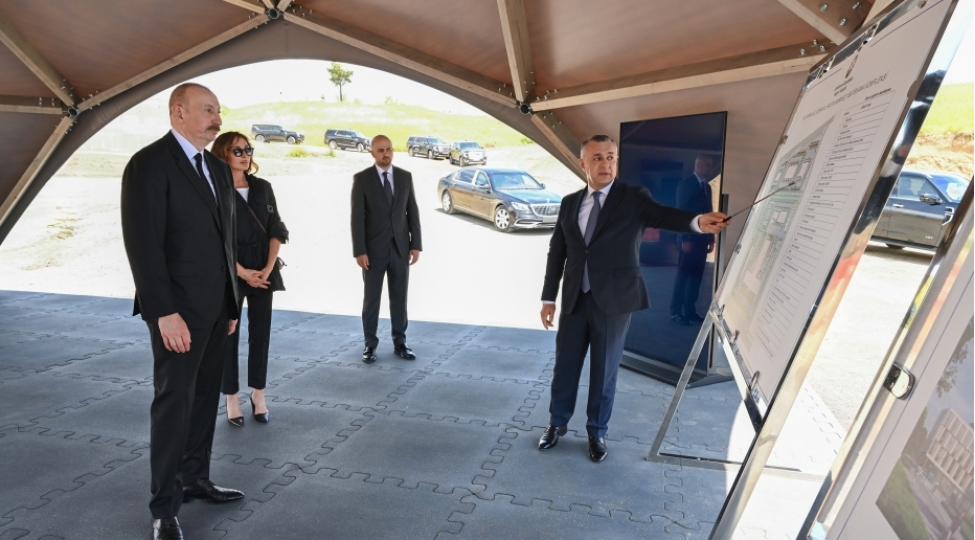 prezident-ilham-eliyev-ve-birinci-xanim-mehriban-eliyeva-cebrayil-rayon-merkezi-xestexanasinin-binasinin-tikintisi-ile-tanish-olublar