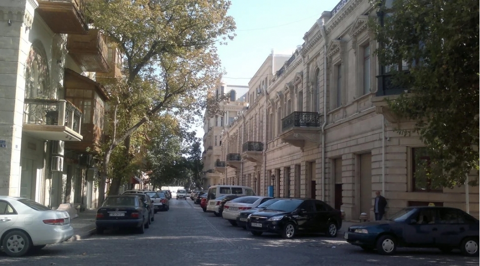 bakida-daha-bir-neche-merkezi-kuche-piyadalashdirilir