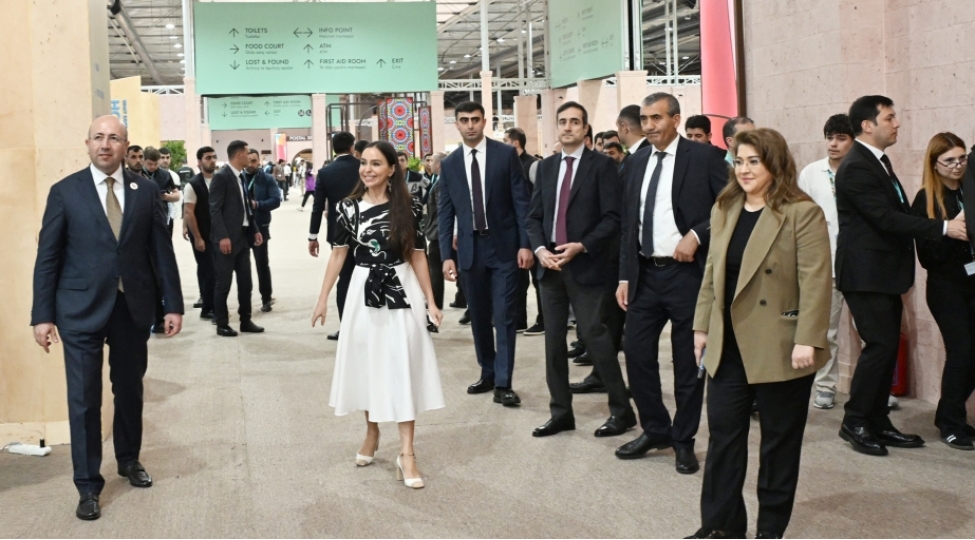 leyla-eliyeva-ve-arzu-eliyeva-urban-expo-sergisi-ile-tanish-olublar