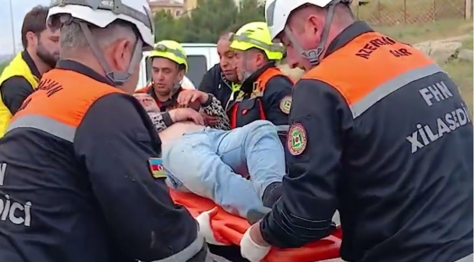 masazir-qesebesinde-bash-veren-yol-qezasinda-bir-nefer-xilas-edilib-video