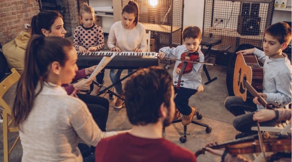 musiqi-aletinde-ifa-etmek-beynin-fealiyyetine-nece-tesir-edir