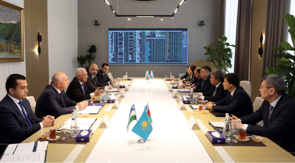 azerbaycan-qazaxistan-ve-ozbekistan-arasinda-enerji-emekdashliginin-movcud-veziyyeti-ile-bagli-fikir-mubadilesi-aparilib