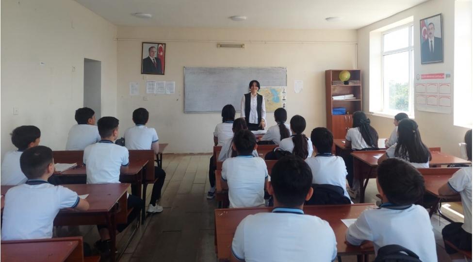 muellimlik-peshesinin-en-deyerli-terefi-shagirdlerin-hiss-etdirdikleri-saf-sevgidir