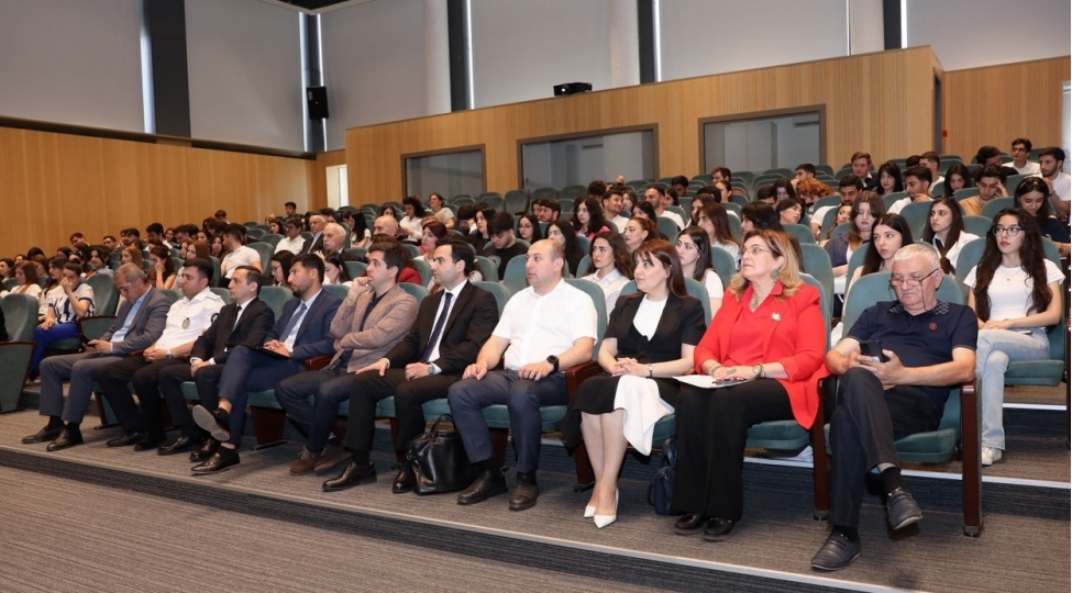 7-iyun-umumdunya-qida-tehlukesizliyi-gunune-hesr-olunan-beynelxalq-seminar-kechirilib