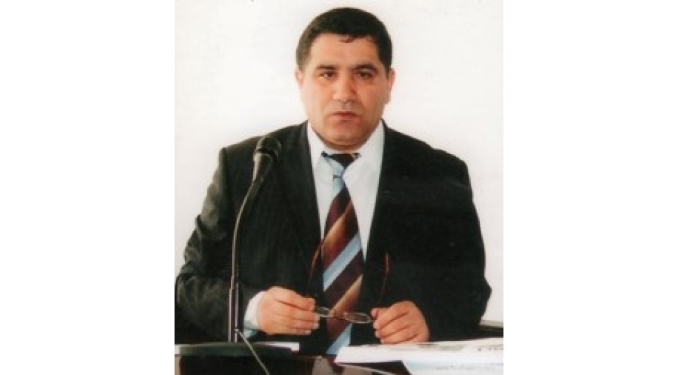 xatirelerde-yashayan-alim