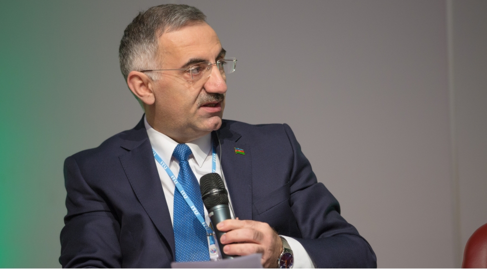 ushaqlarin-zererli-informasiyadan-qorunmasi-cemiyyet-uchun-boyuk-ehemiyyet-dashiyir-elmir-velizade