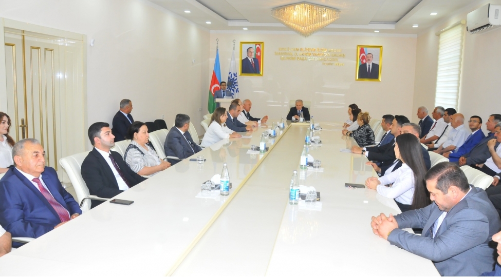 kurdemirde-15-iyunmusteqil-azerbaycani-davamli-inkishafa-aparan-yol-movzusunda-deyirmi-masa-kechirib