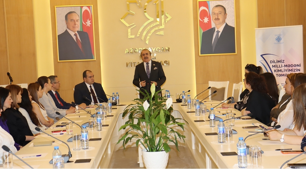 dilimiz-milli-medeni-kimliyimizin-temelidirlayihesi-uzre-ilk-seminar-kechirilib