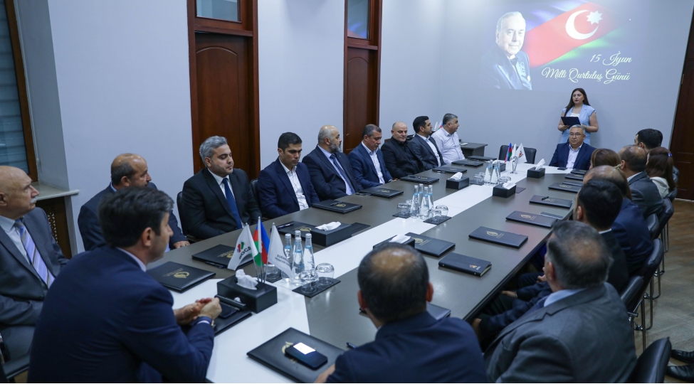 neftchiler-milli-qurtulush-gununu-qeyd-edibler-foto