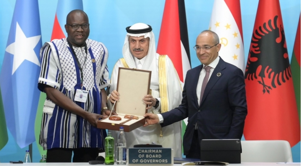 islam-inkishaf-bankinin-mudirler-shurasina-sedrlik-burkina-fasoya-tehvil-verilib