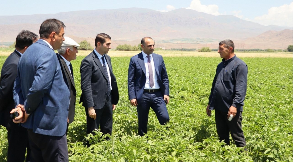 mehman-veyselov-naxchivanda-vetendashlarla-gorushub-teserrufatlara-bash-chekib