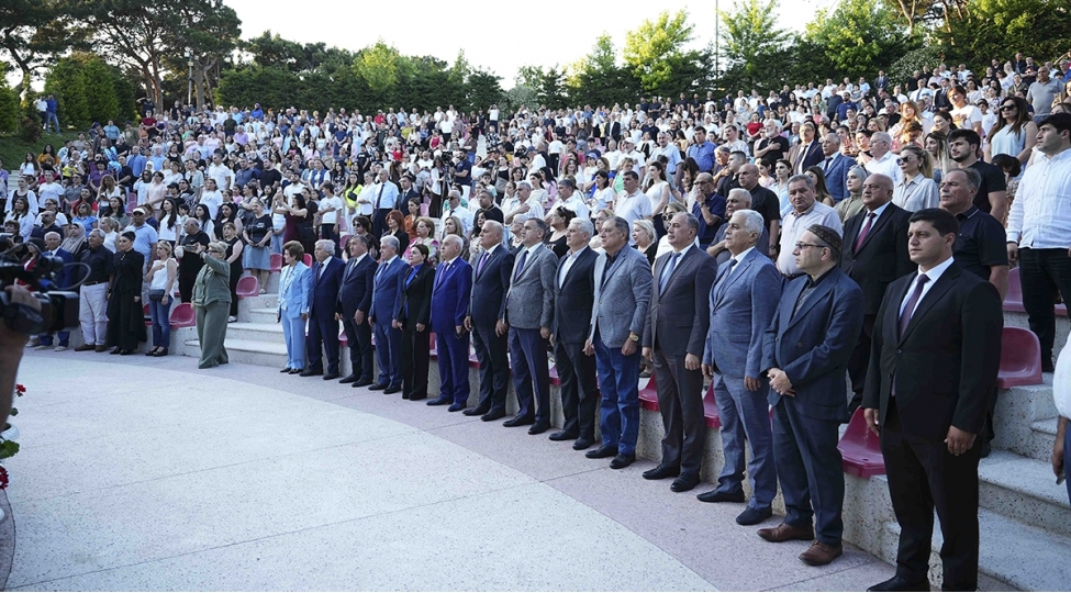 xetaide-xalq-shairi-sabir-rustemxanlinin-80-illik-yubileyine-hesr-olunmush-tenteneli-tedbir-kechirilib-fotovideo