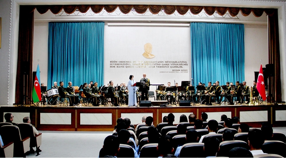 armoni-orkestri-26-iyun-silahli-quvveler-gunu-munasibetile-kechirilen-konsertde-chixish-edib