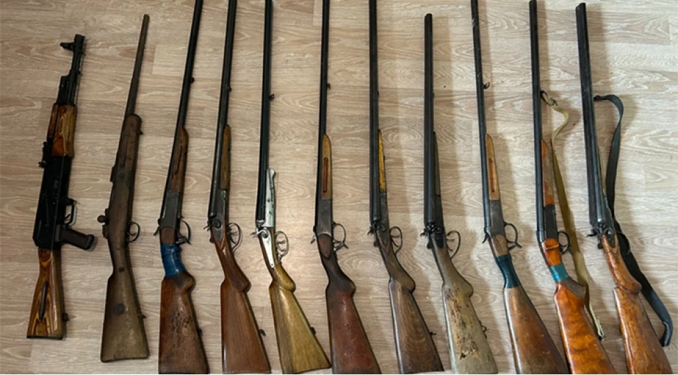 oten-gun-qanunsuz-saxlanilan-9-tufeng-2-avtomat-ashkarlanib