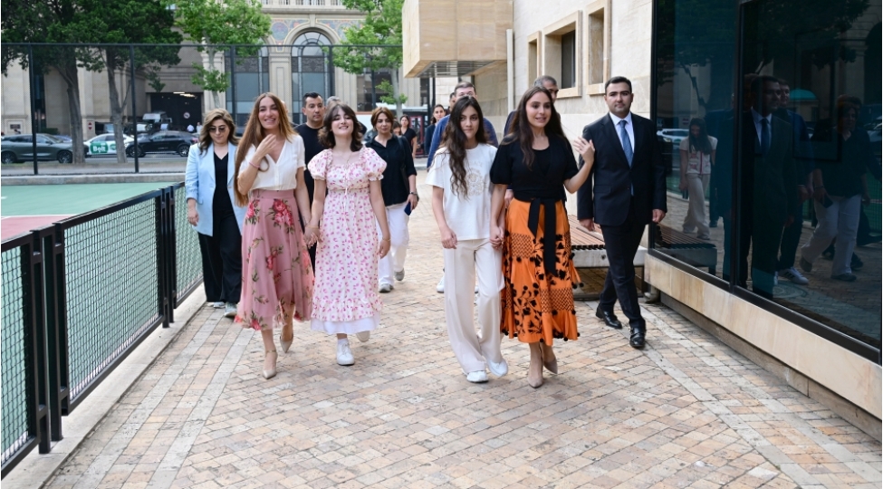 leyla-eliyeva-ve-arzu-eliyeva-denizkenari-milli-parkda-achilish-ve-teqdimat-merasimlerinde-ishtirak-edibler