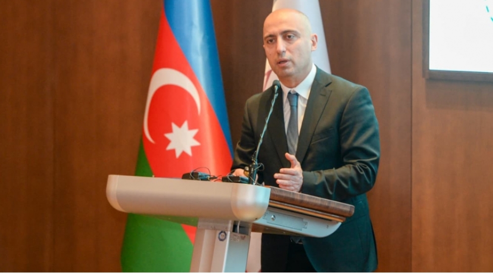 mobil-telefonlardan-istifade-yalniz-dersdenkenar-vaxtlarda-ve-mektebdaxili-qaydalara-uygun-shekilde-tenzimlenmelidir