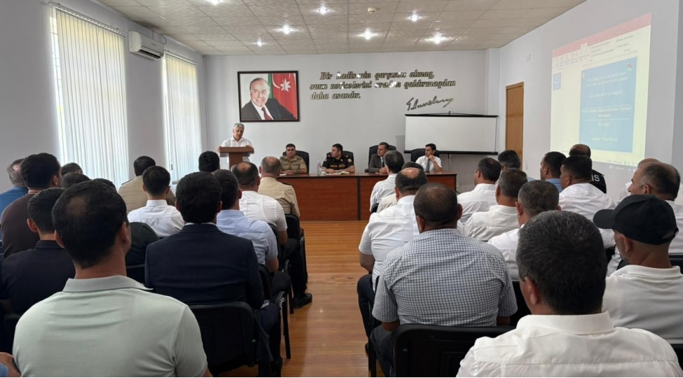 su-hovzelerinde-tehlukesizliyin-temin-edilmesi-movzusunda-mushavire-kechirilib