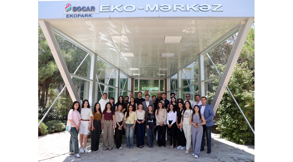 genc-media-numayendeleri-socar-in-dekarbonizasiya-strategiyasi-ve-yashil-enerji-gundeliyi-barede-melumatlandiriliblar-foto
