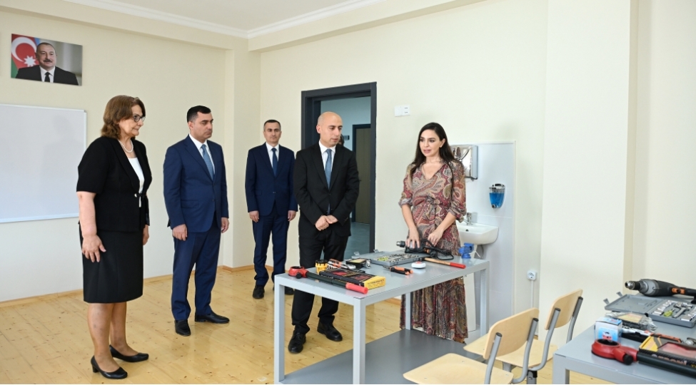 leyla-eliyeva-yevlaxda-mekteb-binasinin-achilishinda-ishtirak-edib