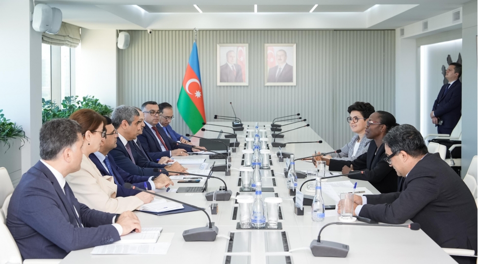 nazirlikde-dunya-bankinin-numayende-heyeti-ile-gorush-olub