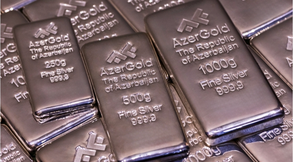azergold-ilk-defe-yerli-bazara-gumush-kulcheler-teqdim-edib-2