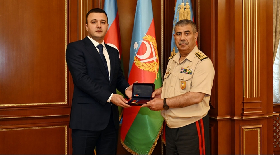mudafie-naziri-bash-direktoru-ve-bir-qrup-herbi-qulluqchunu-teltif-edib