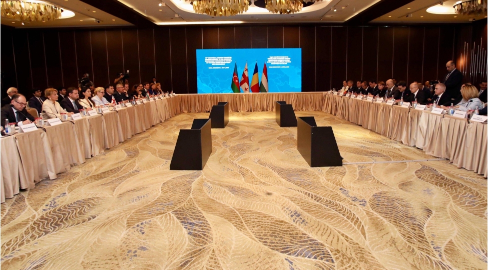 bakida-xezer-qara-deniz-avropa-yashil-enerji-dehlizi-layihesi-uzre-nazirler-iclasi-kechirilib