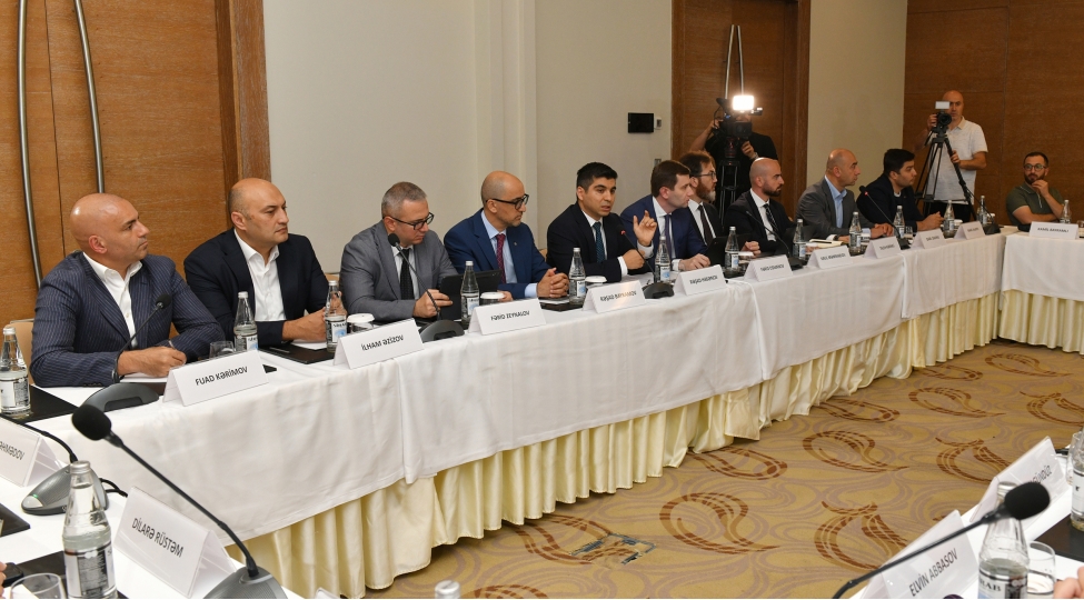reqemsal-inkishaf-innovasiya-suni-intellekt-ve-kibertehlukesizlik-sahelerinde-heyata-kechirilen-islahatlara-dair-ictimai-dinleme-kechirilib