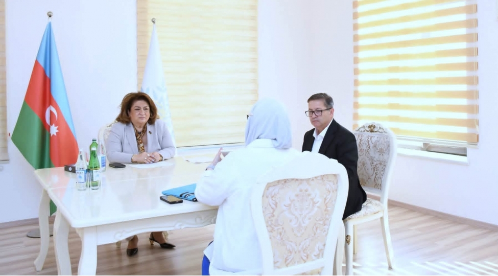 hicran-huseynova-sumqayitda-vetendash-qebulu-kechirib-3