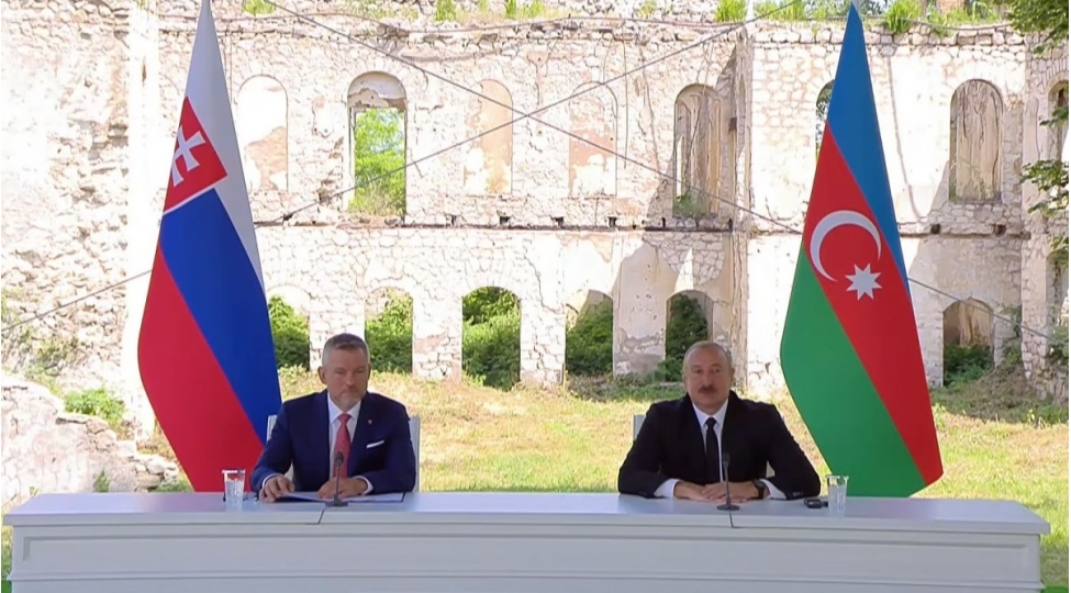 azerbaycan-ve-slovakiya-prezidentleri-metbuata-beyanatlarla-chixish-edibler-2