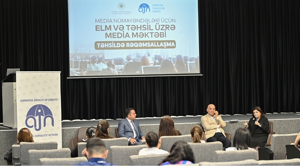 jurnalistler-uchun-tehsilde-reqemsallashma-movzusunda-ilk-telim-kechirilib