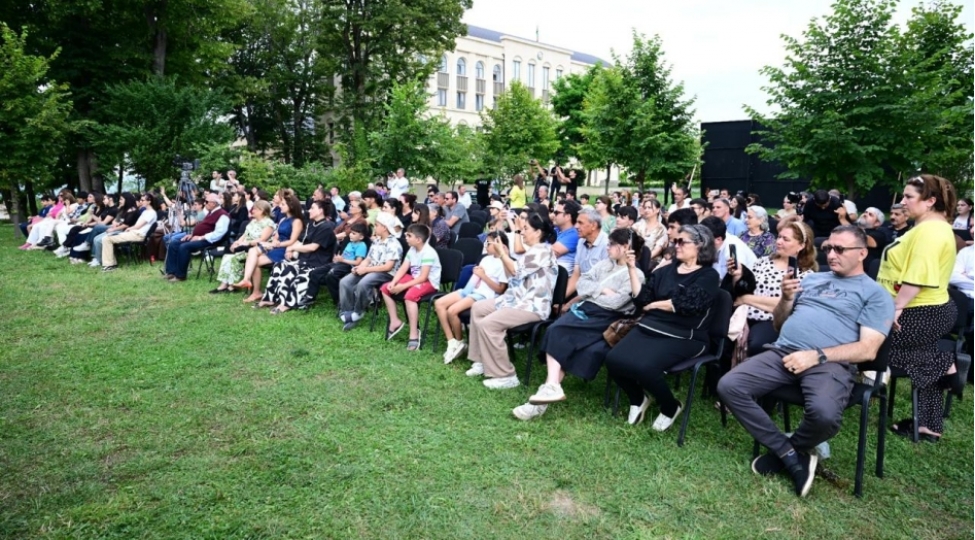 shushada-sozun-hesreti-heyderbabaya-salam-adli-bedii-musiqili-kompozisiya-numayish-olunub