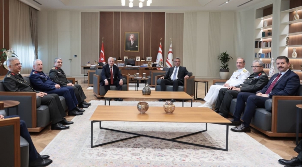 turkiyenin-mudafie-naziri-ve-qoshun-novleri-komandanlari-shimali-kipre-gelibler