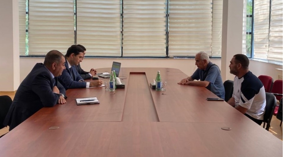 aqrar-sigorta-fondunun-idare-heyetinin-sedri-fuad-sadiqov-xizida-vetendaslarla-gorushub-teserrufatlara-bas-chekib