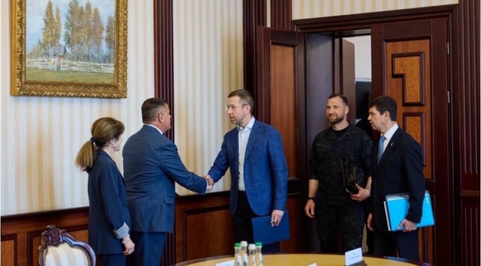 ukrayna-ve-absh-hava-hucumundan-mudafie-sistemlerinin-birge-istehsali-ile-bagli-muzakireler-aparir
