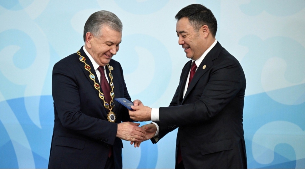 sadir-japarov-shavkat-mirziyoyevi-qirgizistanin-ali-dovlet-mukafati-ile-teltif-edib