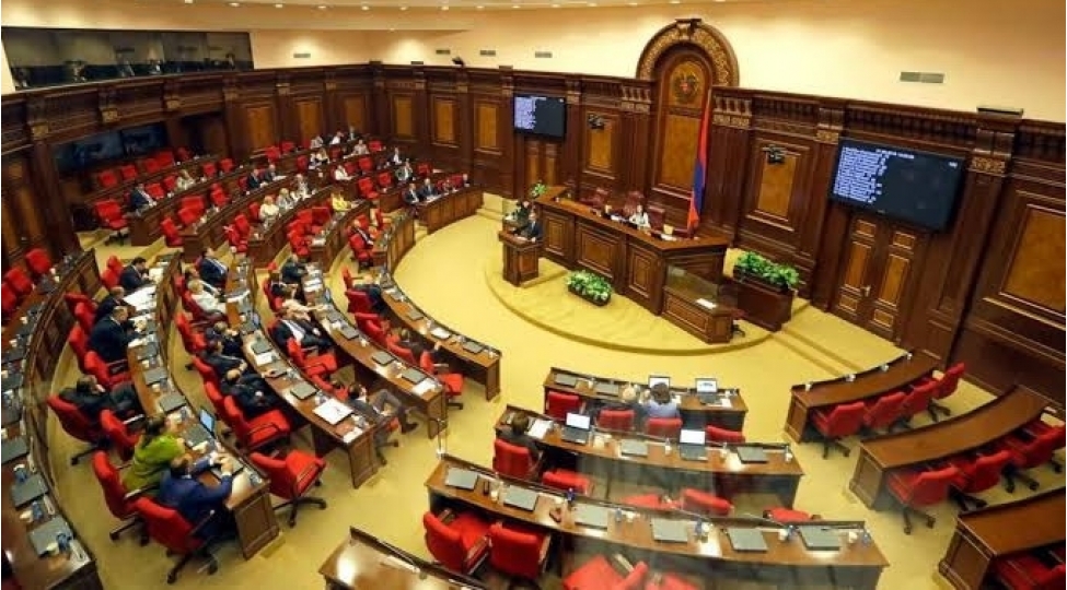 karapetyanin-kechmish-vekili-muxalifetden-ermenistan-parlamentinin-vitse-spikeri-sechilib
